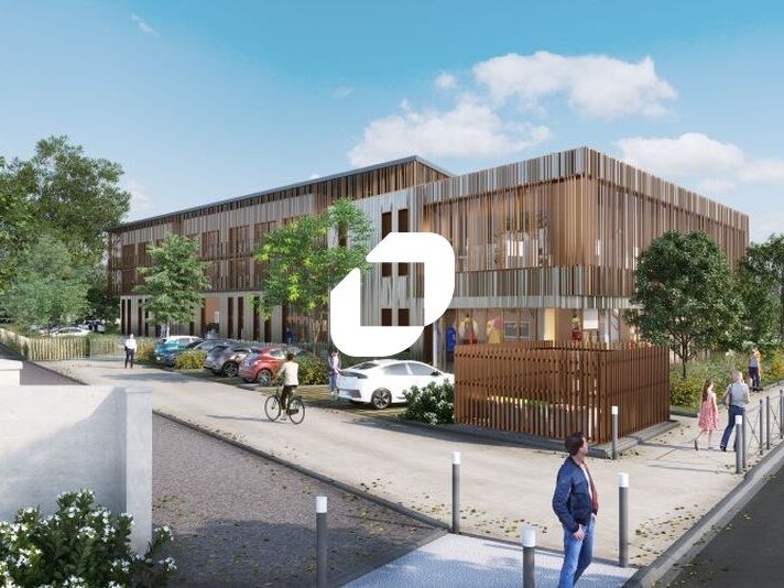 Sur un axe passant, à proximité de l'aéroport, IM