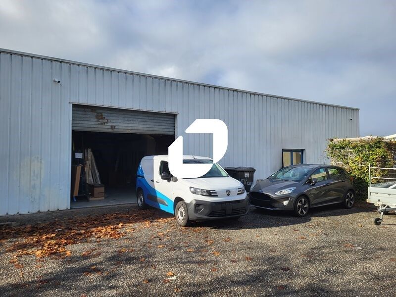 À proximité immédiate de la rocade et de l'autoro