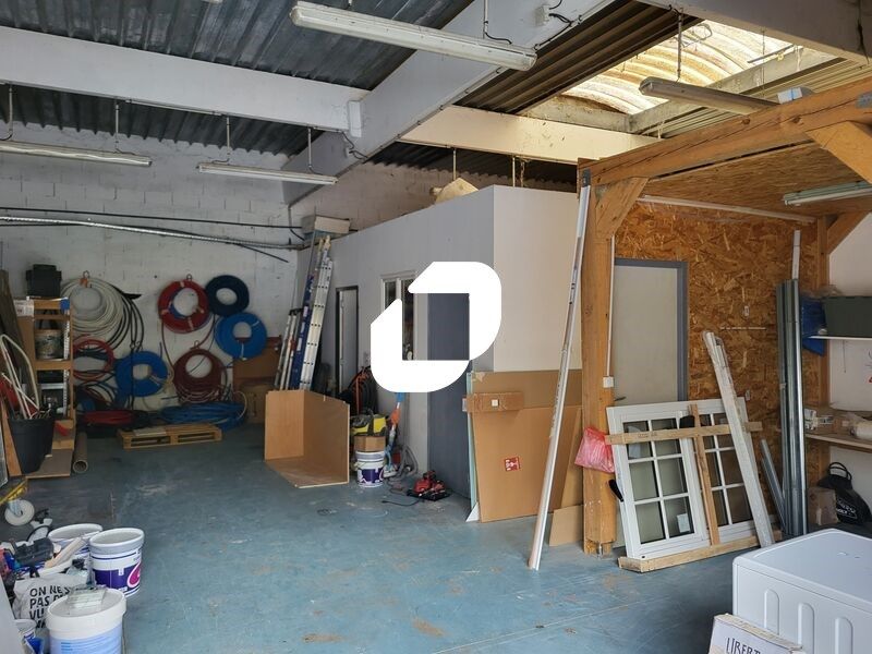 À proximité immédiate de la rocade et de l'autoro