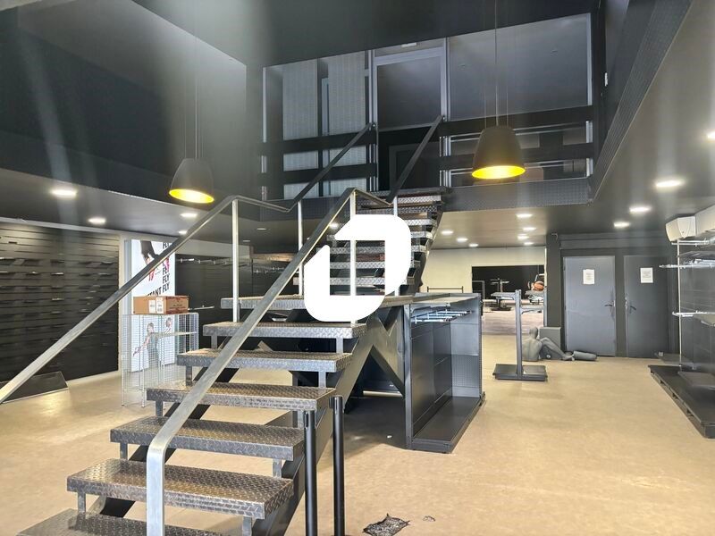 A proximité du quartier des Bassins à Flot et du 