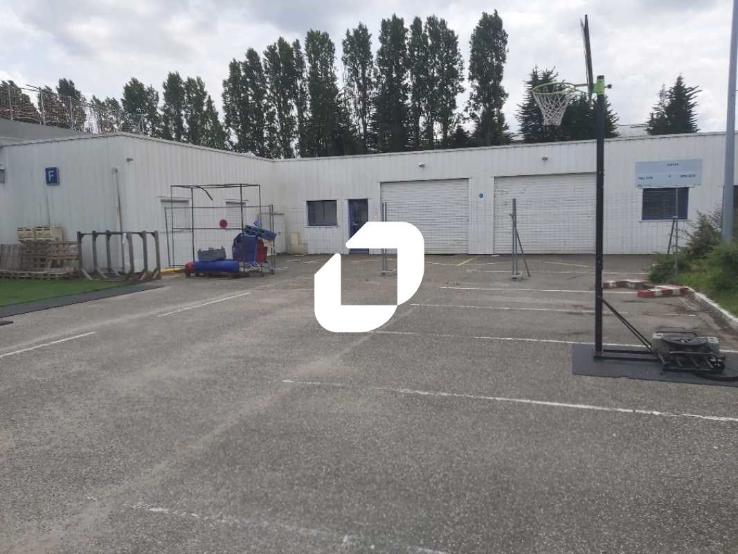 Au sein d'un parc d'activités en bon état, IMMPRO