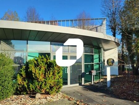 Au coeur d'une zone de bureaux et à proximité de 