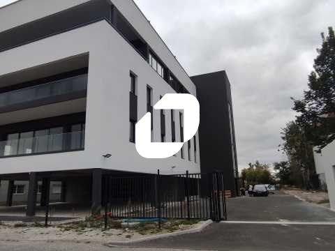 A proximité de la ligne de tramway A, IMMPROVE vo