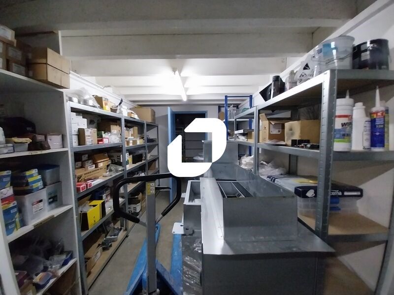 Sur la commune du Haillan, proche de la rocade, I