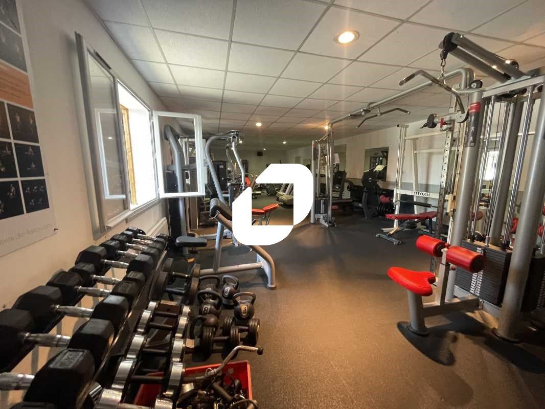 Sur la commune du Barp, et situé sur un axe majeu