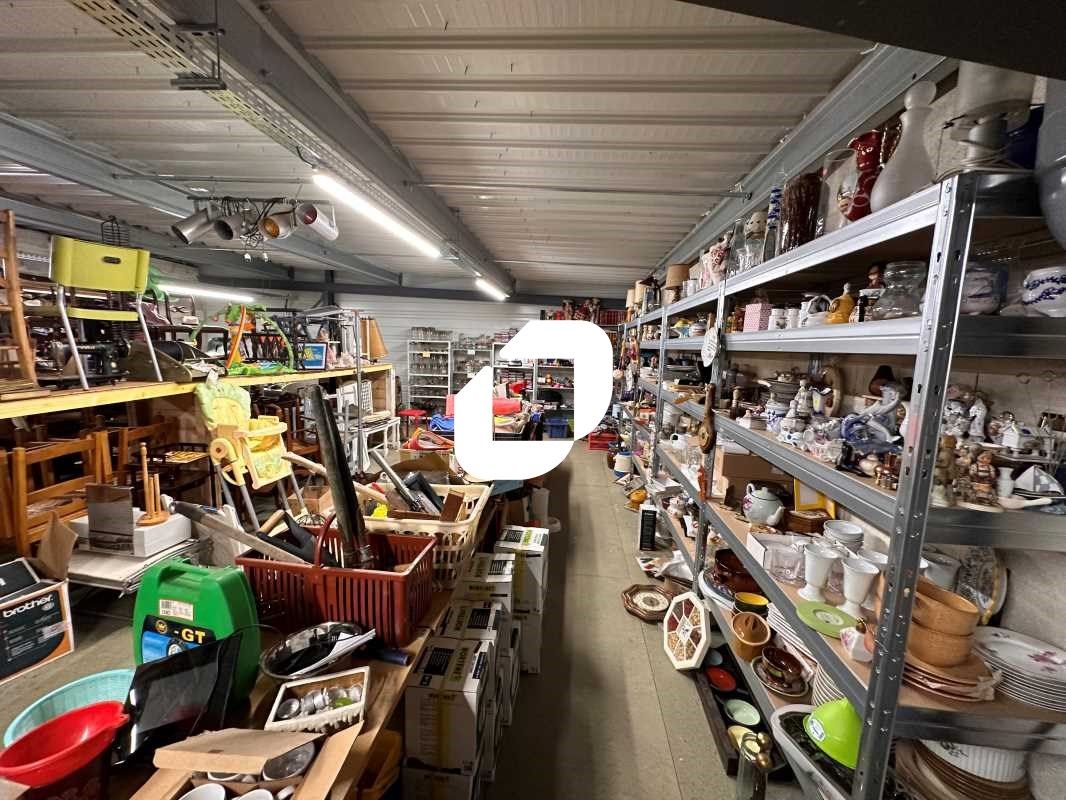 A proximité immédiate de la N89 et dans une zone