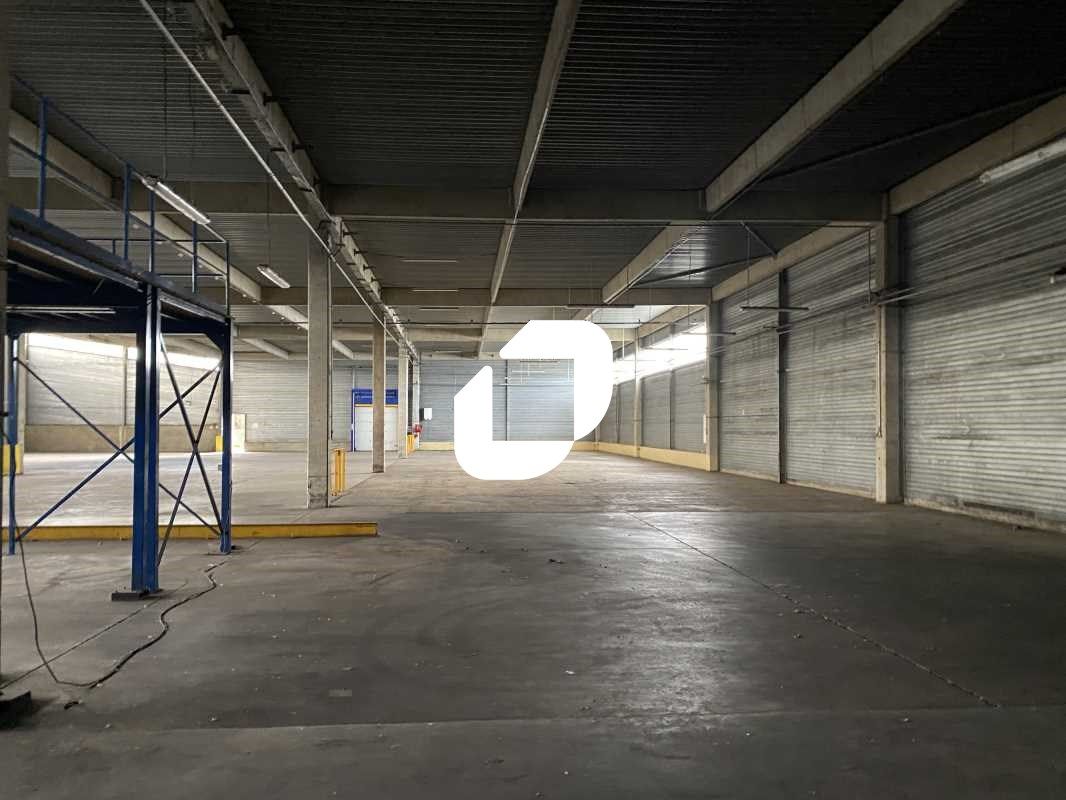 A proximité immédiate de l' A10 et de la métropol