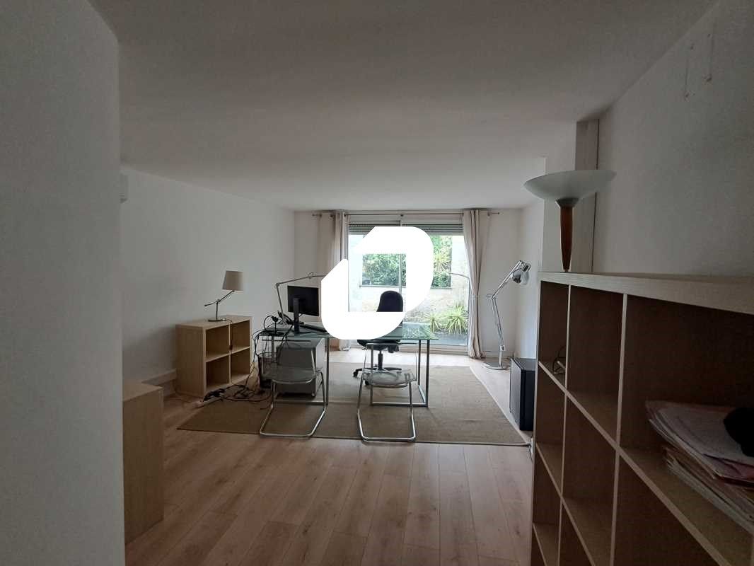 Entre les quartiers de Mériadeck et Saint-Seurin,