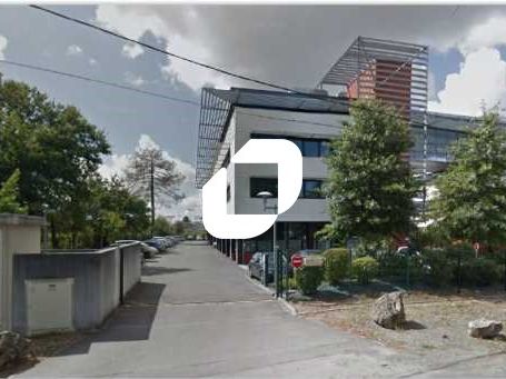 Au sein de la zone commerciale de Gradignan, à pr