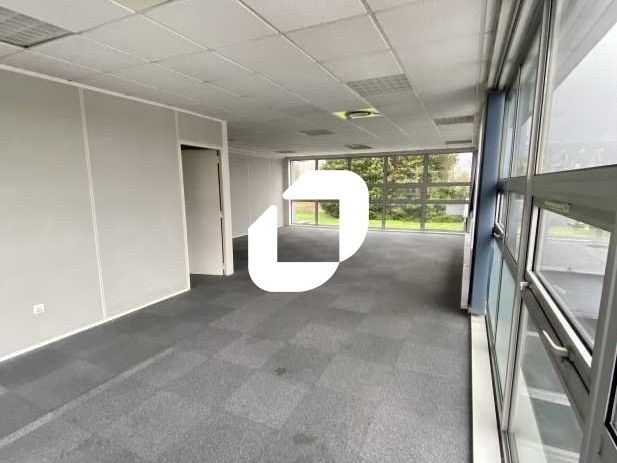 Sur la commune de BORDEAUX, à proximité immédiate