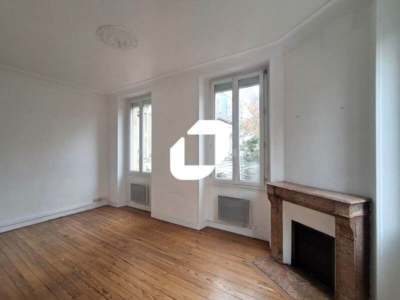 Idéalement situés au pied de la place Paul Doumer