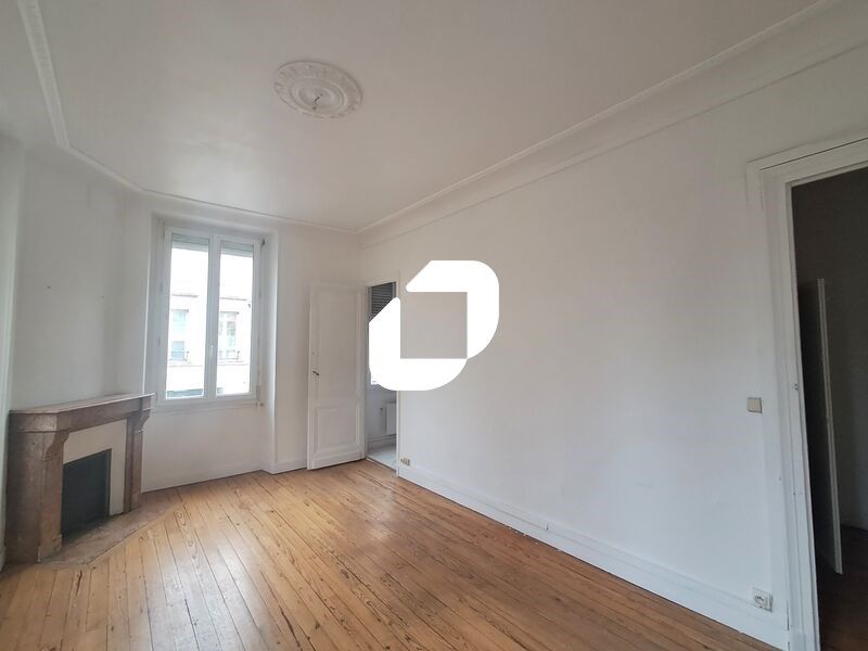 Idéalement situés au pied de la place Paul Doumer