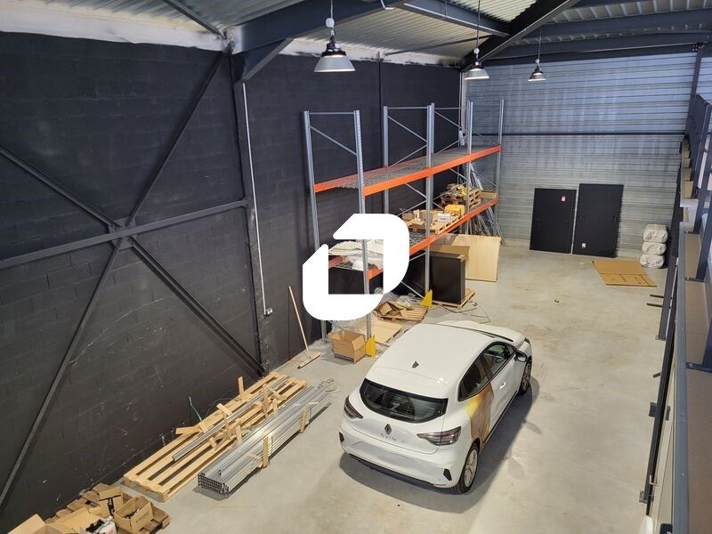 À proximité immédiate de l'autoroute de l'aéropor