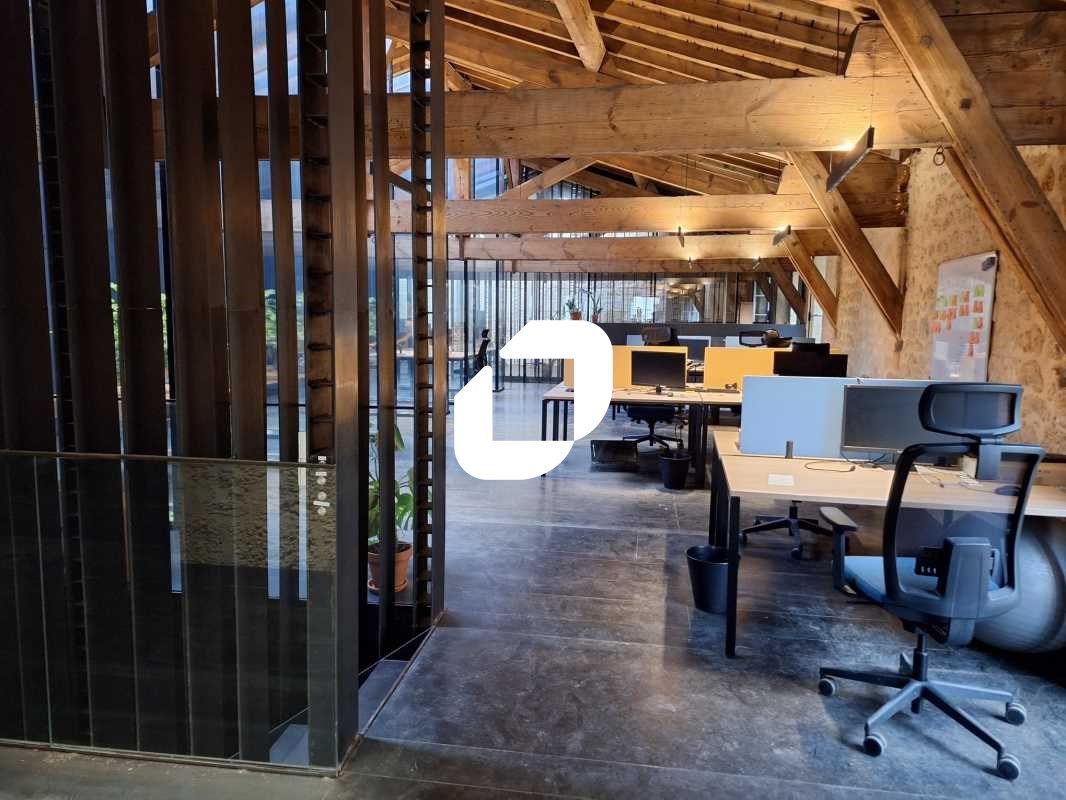 Au sein d'un quartier animé, IMMPROVE vous propos