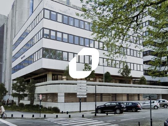 Opportunité Rare - 900 m² de Bureaux avec Visibil