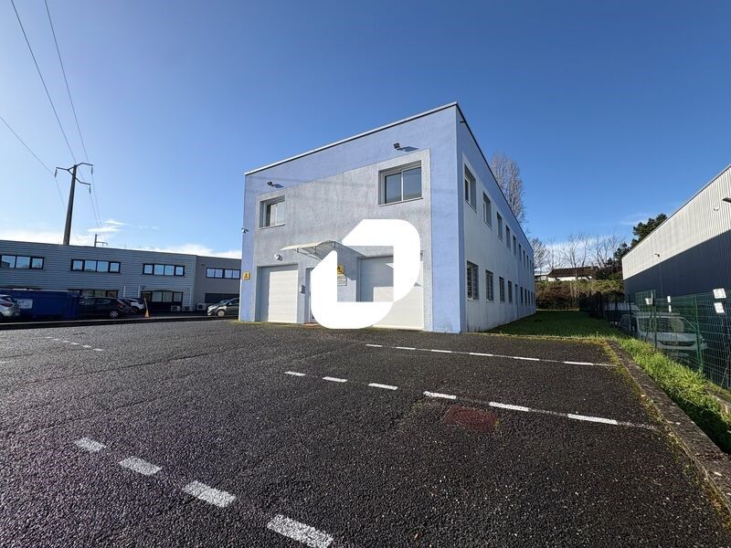 A proximité immédiate de la sortie 25 de la rocad