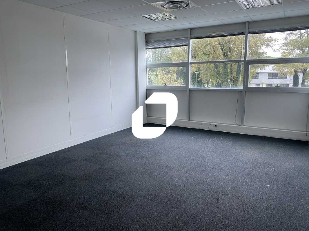 Entre l'aéroport et la sortie A10, IMMPROVE vous 