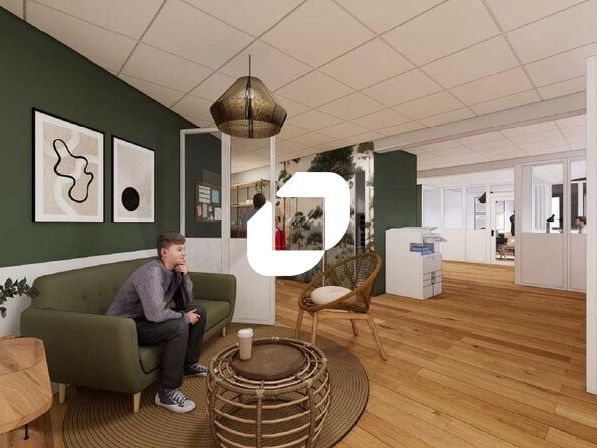 A proximité immédiate de la sortie de rocade 24 e