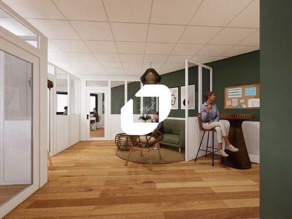 A proximité immédiate de la sortie de rocade 24 e