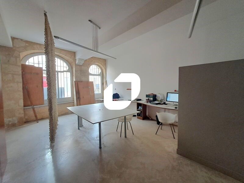 Idéalement situés entre le Jardin Public et le Pa