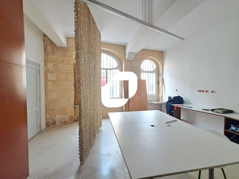 Idéalement situés entre le Jardin Public et le Pa