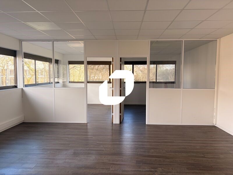 Dans la zone Cadéra Sud à proximité du tramway et