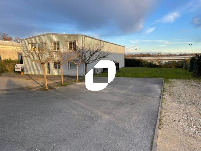 A proximité immédiate de la rocade Bordelaise et 