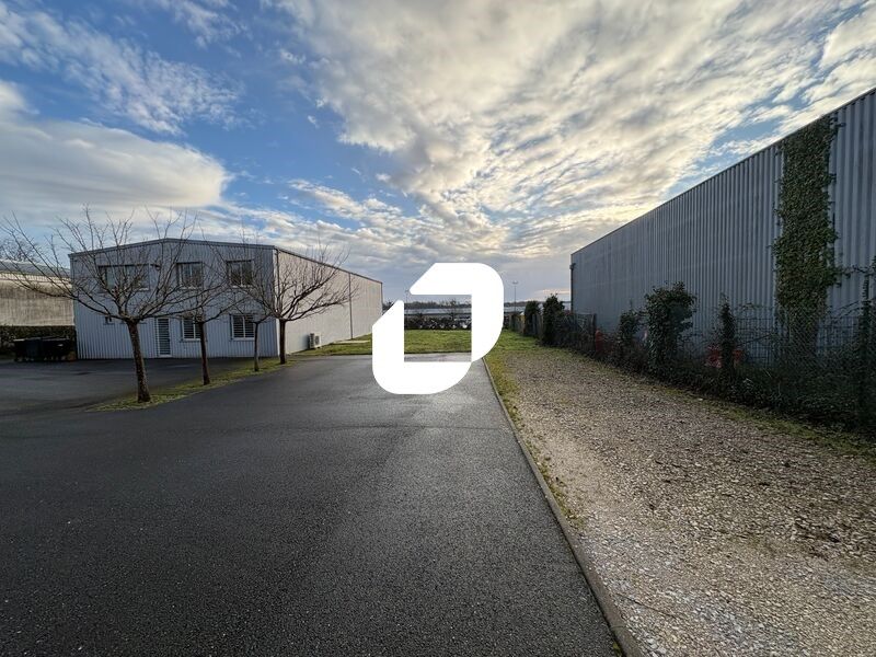 A proximité immédiate de la rocade Bordelaise et 