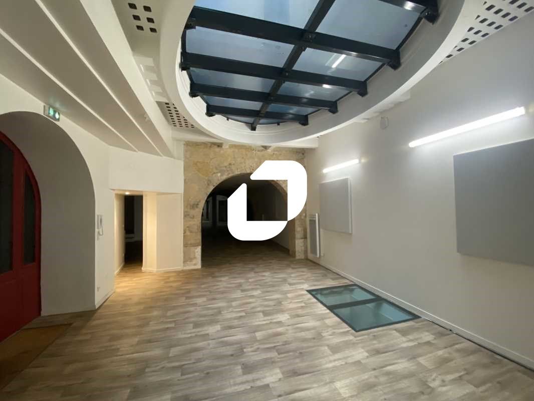 Rare sur le secteur et idéalement situé entre le 