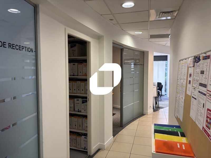 Situé en plein centre de Bruges, au pied d'une ré