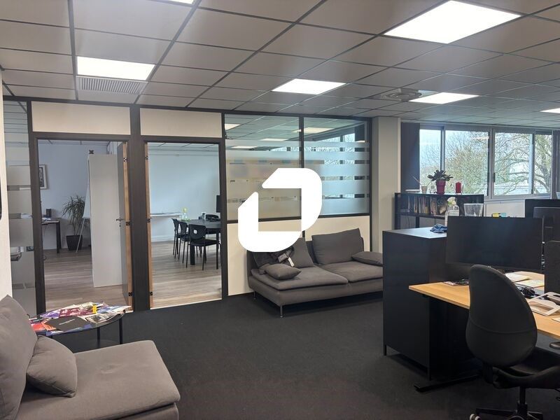 Situé sur la commune de Bordeaux, secteur du lac,