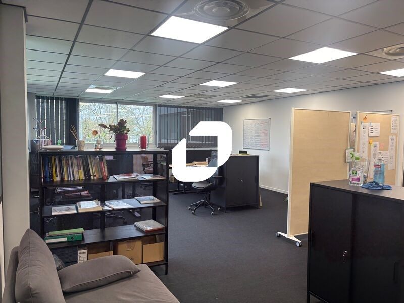 Situé sur la commune de Bordeaux, secteur du lac,