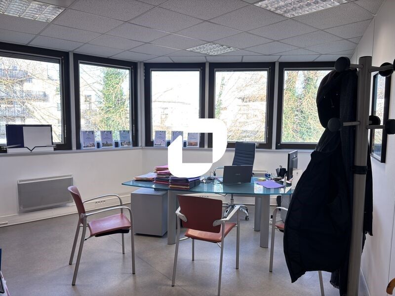 Dans un parc tertiaire dynamique et à proximité i