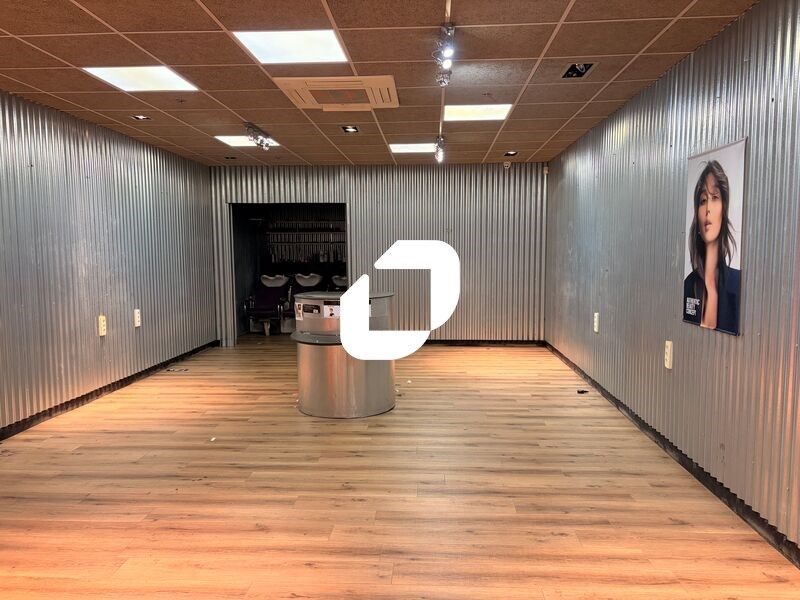 Dans le centre commercial de Villenave d'Ornon Au