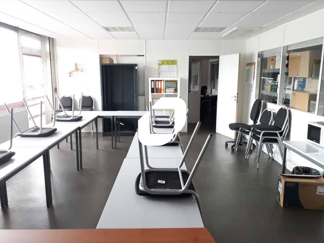 Au centre de Lormont et au pied du tram sur un ax