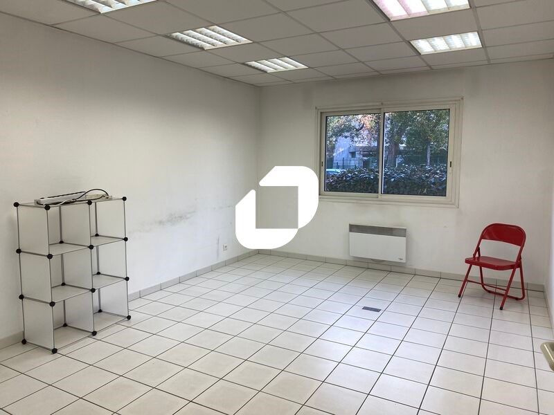 Sur l'axe principal de Talence avec une très bell