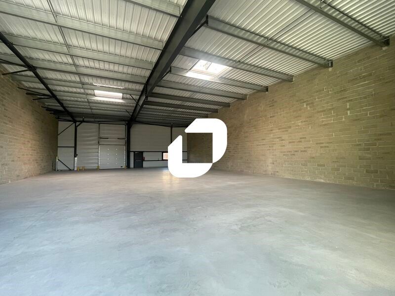 Idéalement situé sur un axe très passant au sein 