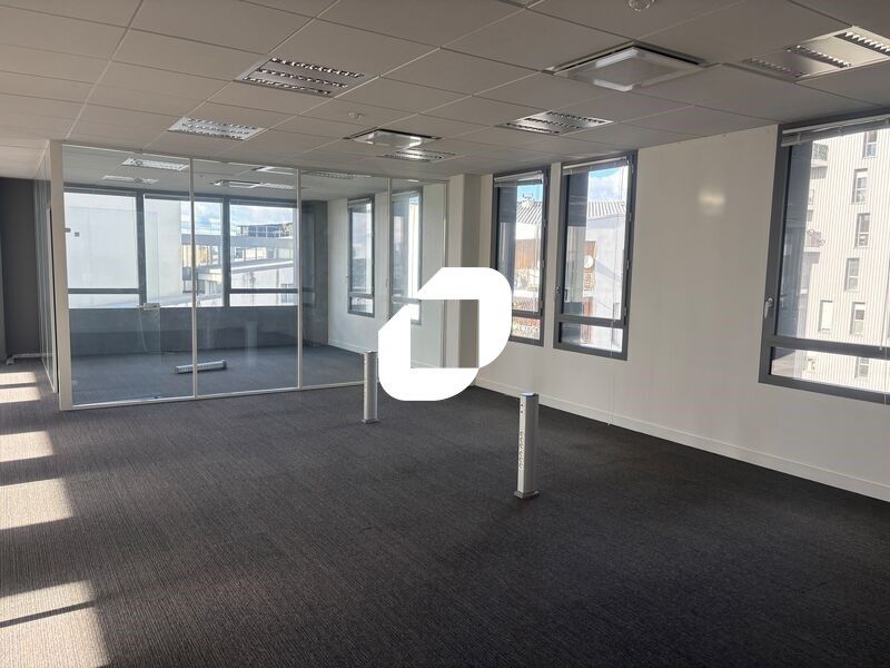 Au coeur du quartier des Bassins à Flot, à deux p