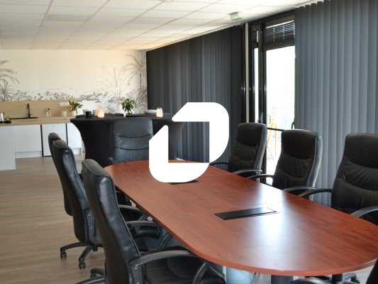 Idéalement situé à Cenon, à proximité de la sorti