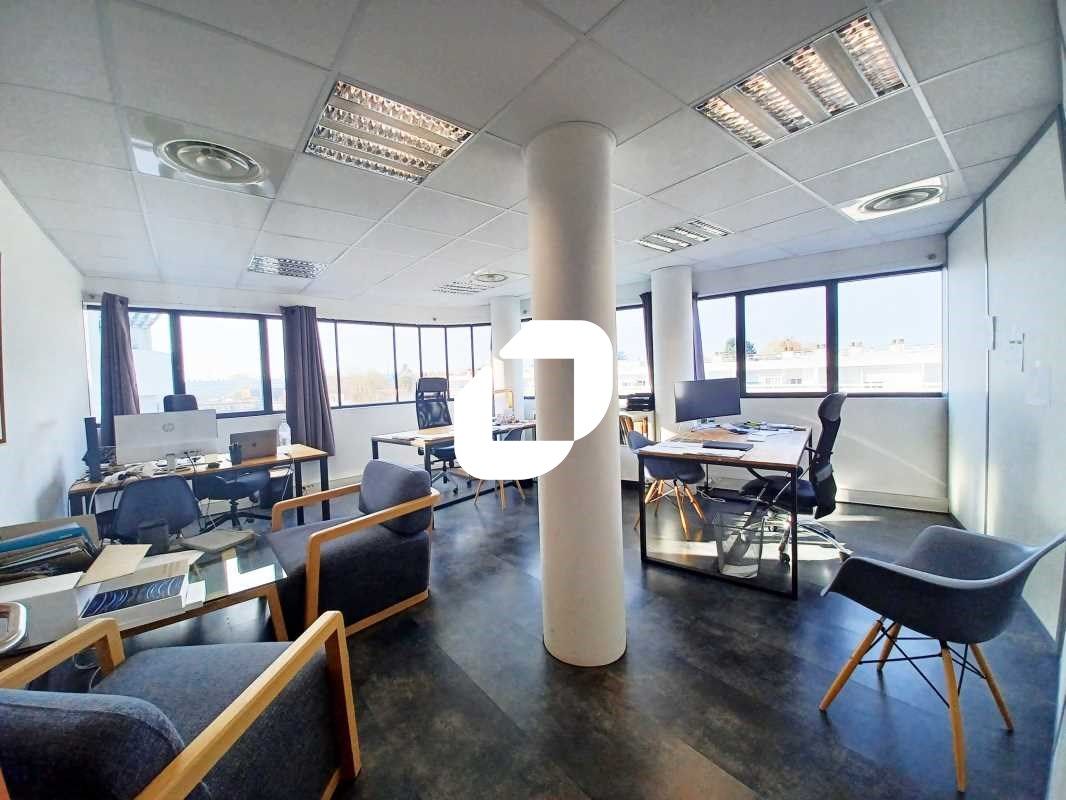 A proximité du tram et de la sortie de rocade, IM