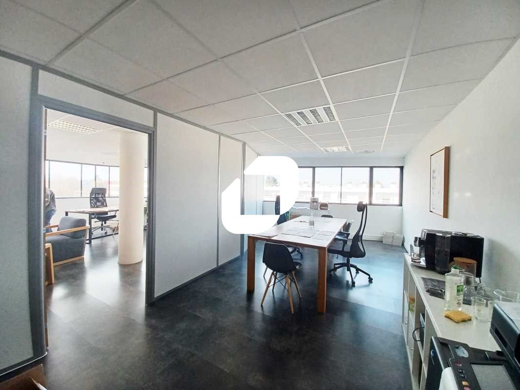 A proximité du tram et de la sortie de rocade, IM