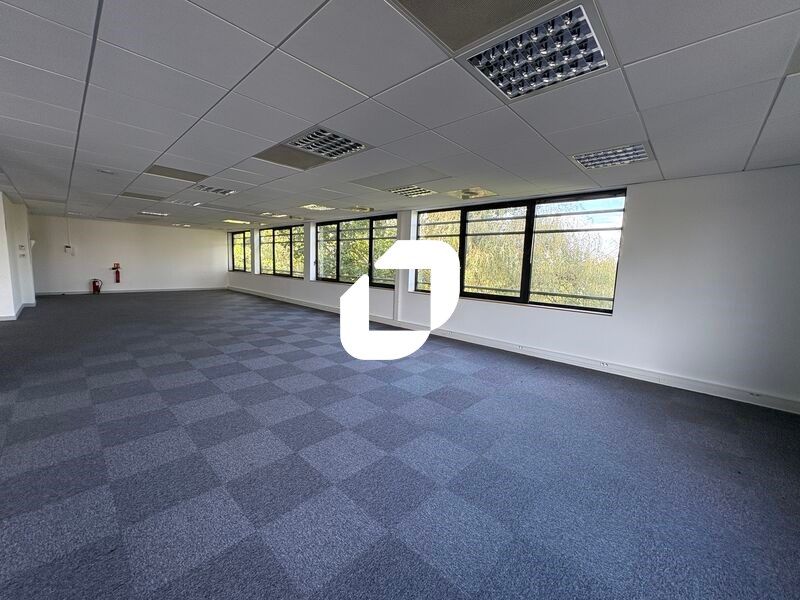 En bordure de l'A43, dans un Parc Technologique t