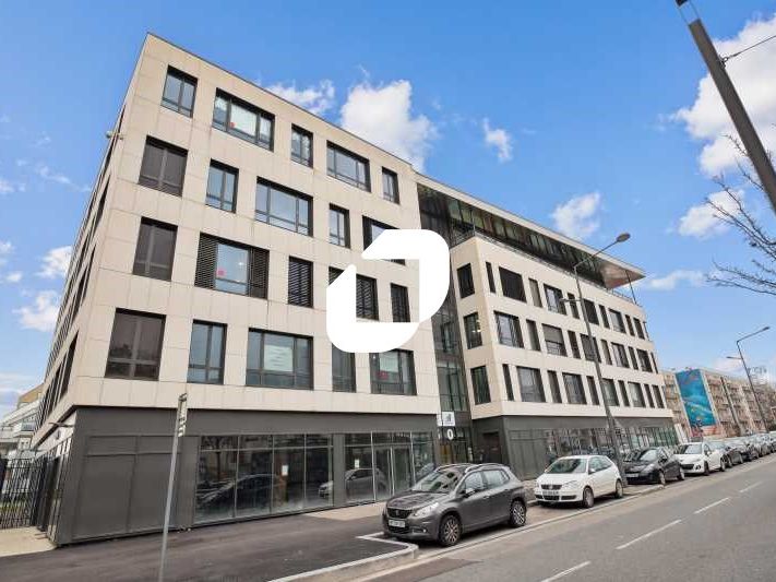 Au centre ville de Vénissieux, à proximité immédi