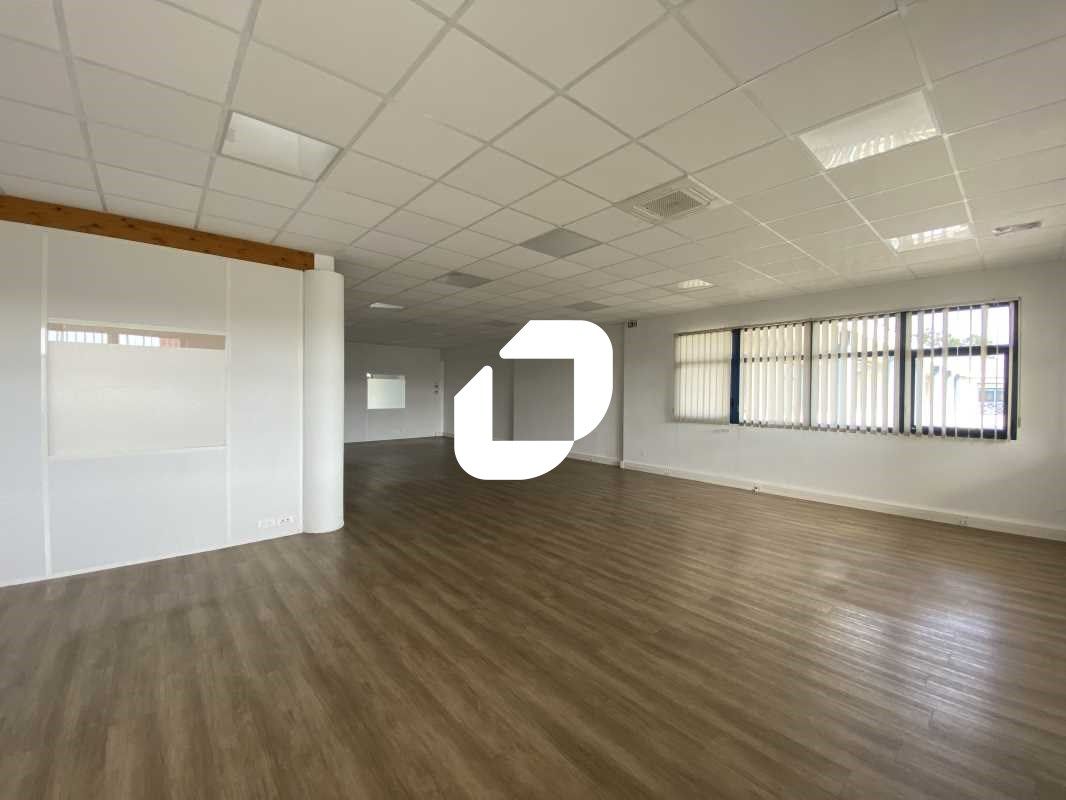 Immprove vous propose 284 m² de bureaux entièrem