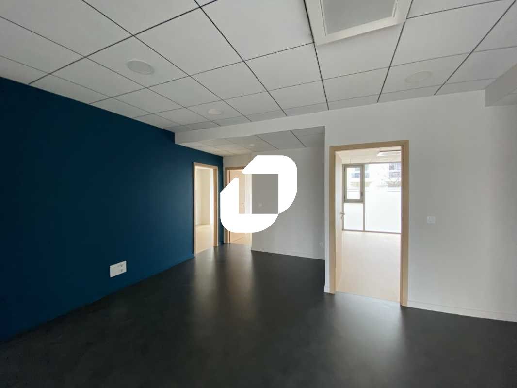 Immprove vous propose 235 m² de bureaux en RDC, à