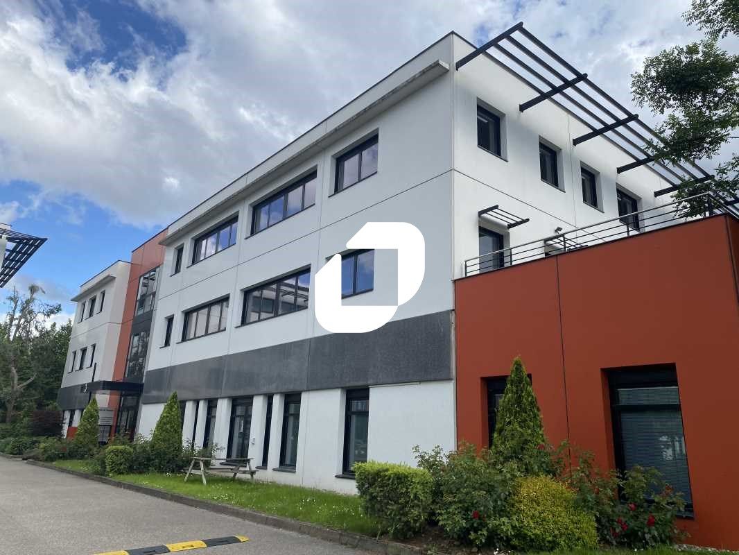 Saint Priest, en façade de l'A43, au sein du Parc