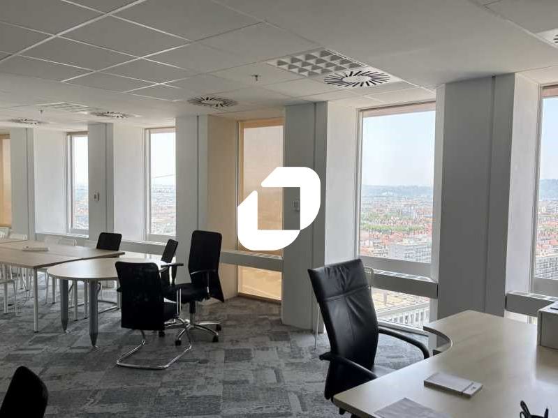 Immprove vous propose un plateau de bureaux de 21