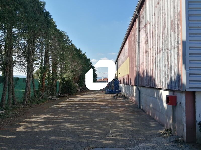 Sur la ZI de Jassans Riottier à 7 mn de l'A 6, So