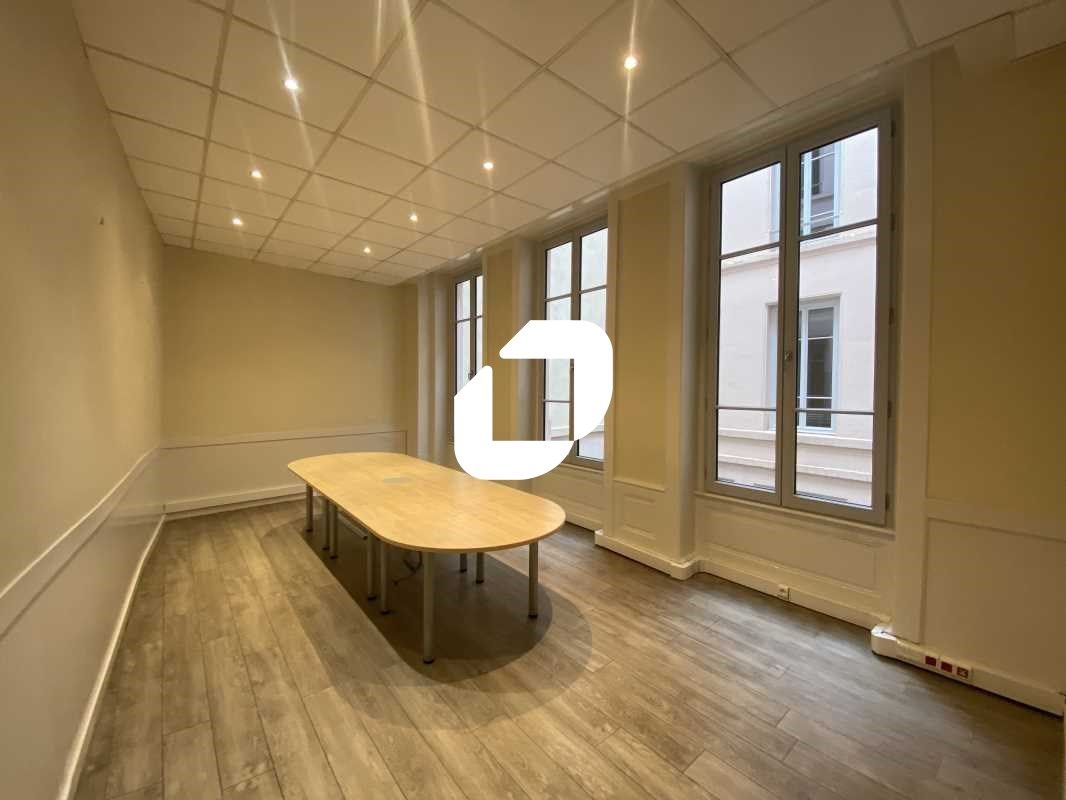 Immprove vous propose 200 m² de bureaux à louer, 