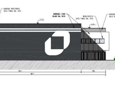 Sur la commune de La Verpillière, en façade autor